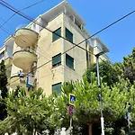 E Apartment