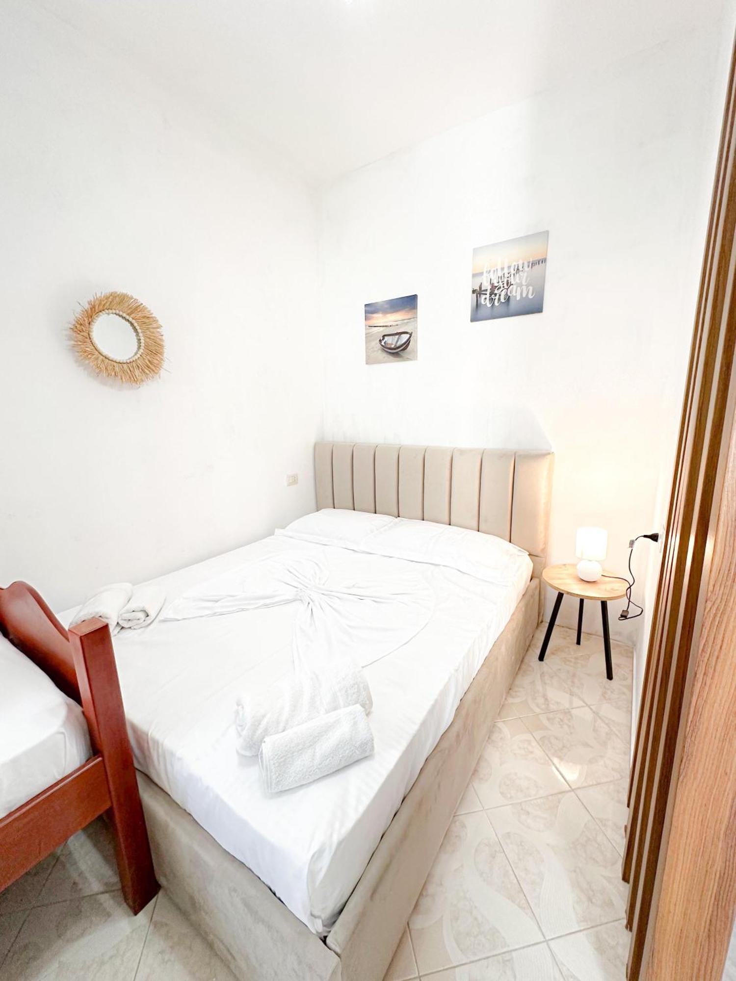 Apartament E *